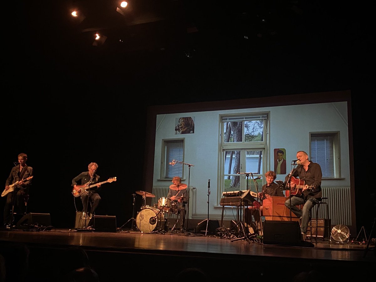 De zoektocht naar het perfecte popliedje door <a href="/johan4all/">JOHAN</a> levert in <a href="/Ogterop/">Schouwburg Ogterop</a> een bijzonder fijne muziekavond op.