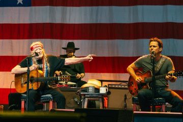 Jdee_5's tweet photo. The life I love is makin' music with my friends...
Thanks for having us, Phoenix!
📷: Aubrey Wise https://t.co/mYbbSZF4Nj