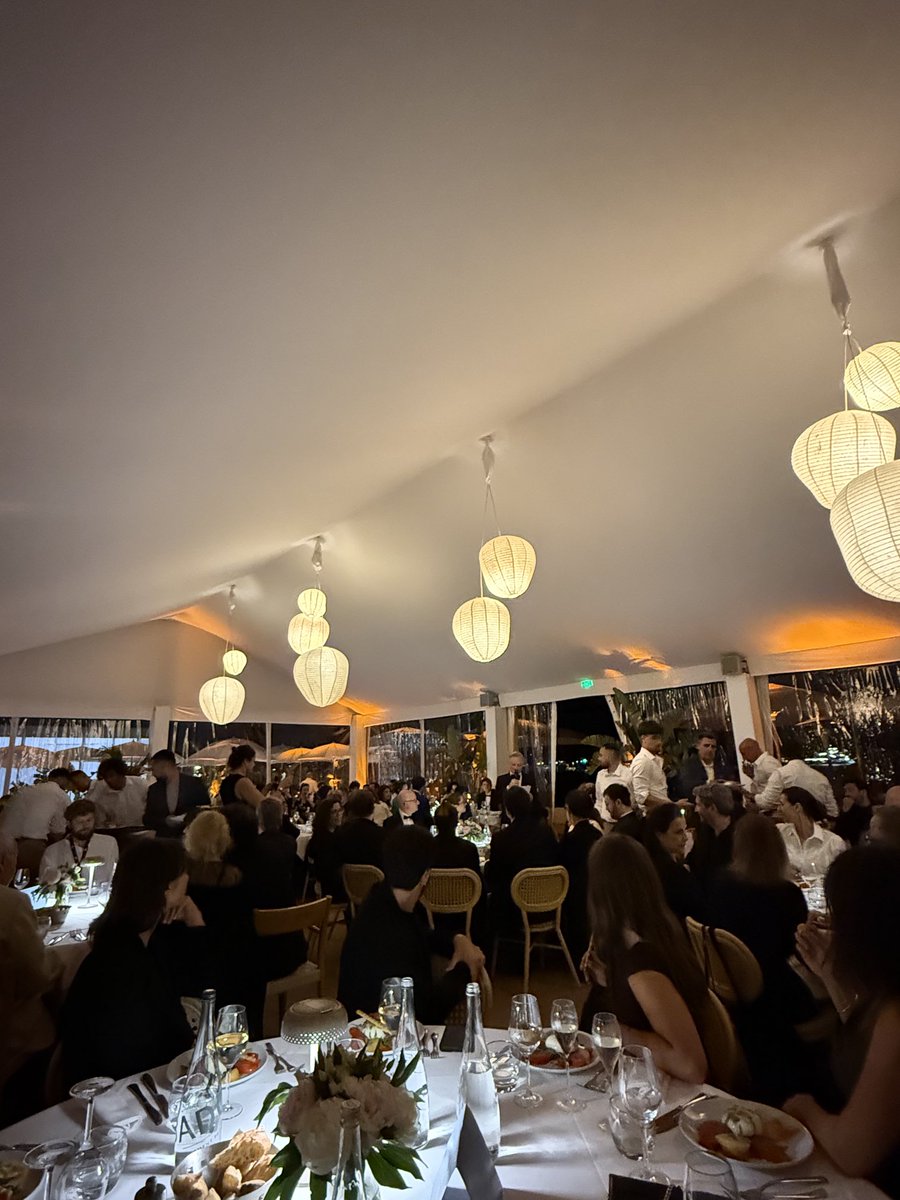 Jean-Noël Tronc (@jntronc) on Twitter photo Dîner de l’UPC, les producteurs français, acteurs clef de notre cinéma. 9 films millionnaires en entrées en 2024 ! Marc Missonier, président, décrit les défis à venir. Dîner de l’UPC, les producteurs français, acteurs clef de notre cinéma. 9 films millionnaires en entrées en 2024 ! Marc Missonier, président, décrit les défis à venir.