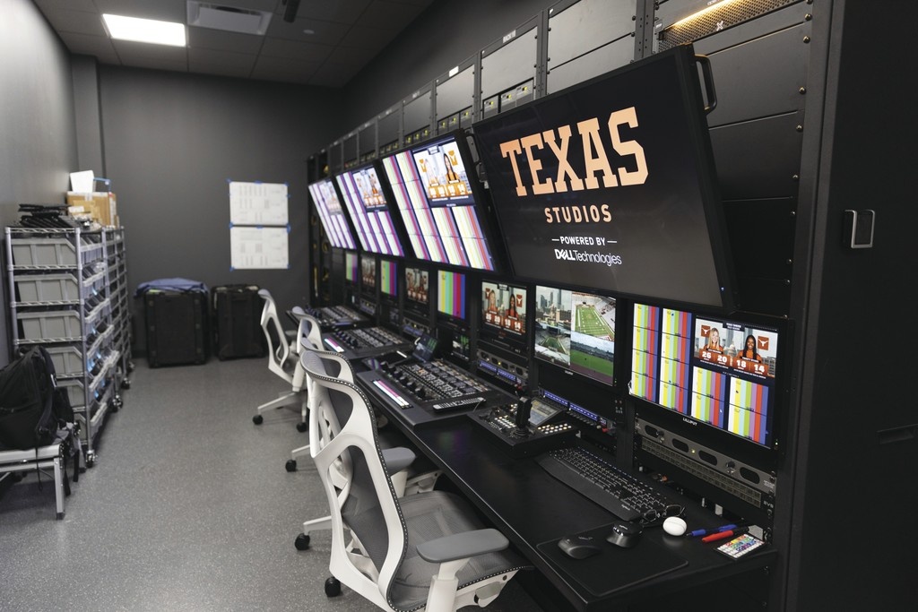 Texas Exes (@texasexes) on Twitter photo Bevo Video Productions, <a href="/UTexasMoody/">TEXAS Moody</a>’s student-led video production company, launched as a part of a cooperative effort with <a href="/TexasLonghorns/">Texas Longhorns</a>. The program offers opportunities for students to participate in real-world sports broadcast production. Read more!
alcalde.texasexes.org/2025/05/moody-… Bevo Video Productions, <a href="/UTexasMoody/">TEXAS Moody</a>’s student-led video production company, launched as a part of a cooperative effort with <a href="/TexasLonghorns/">Texas Longhorns</a>. The program offers opportunities for students to participate in real-world sports broadcast production. Read more!
alcalde.texasexes.org/2025/05/moody-…