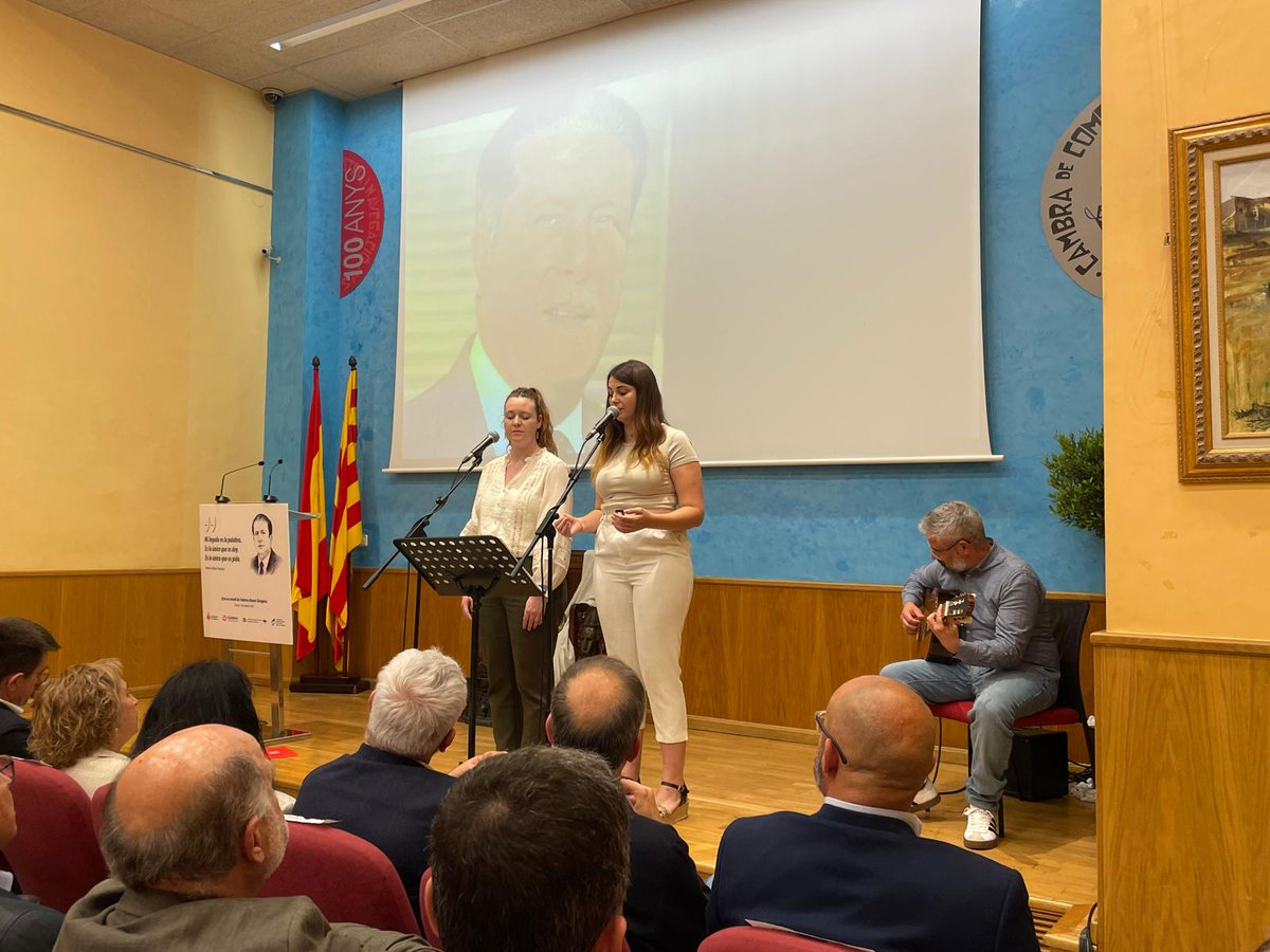 Avui hem realitzat un homenatge a Federico Mayor Zaragoza per posar en valor el seu llegat i reconèixer tot el que ha fet #Tortosa i per la Humanitat. Amigues i Amics de la UNESCO, Cambra de Comerç, URV i <a href="/Tortosa/">Ajuntament de Tortosa</a> hem agraït conjuntament la seua tasca. Sempre amb tu Federico!