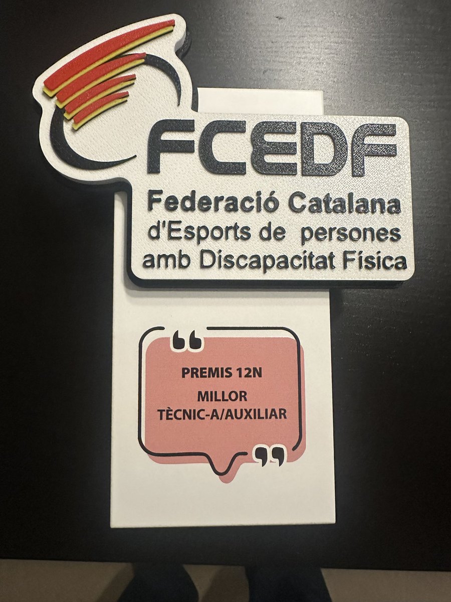 Gràcies a la <a href="/fcedf_/">FCEDF</a> per donar-me el Premi a Millor Entrenador 2025.

Aquest premi es gràcies als jugadors/es, Staff Tècnic, Junta Directiva i la Presidenta.

MOLTES GRÀCIES ❤️