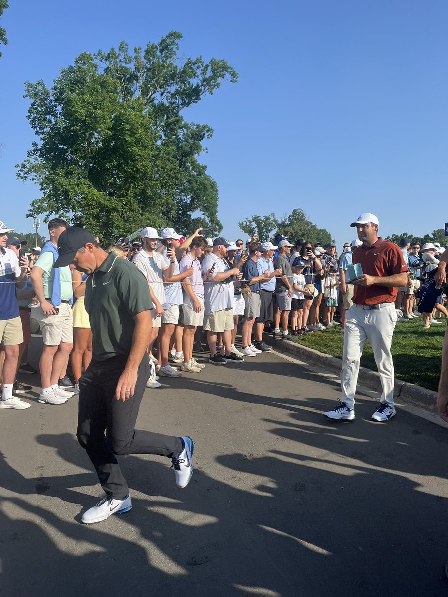 LeeFairchildAU's tweet image. Like farming. #petermillar