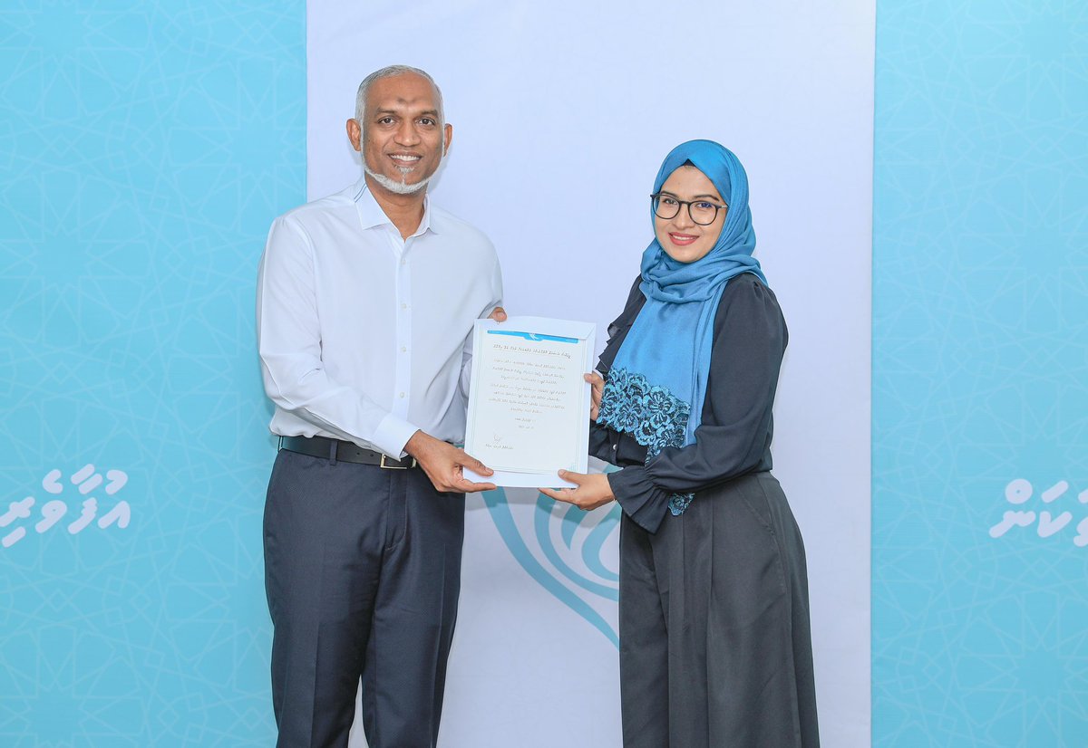 ޕީޕީއެމް އުވިގެންދިޔައިރު އެޕާޓީގެ ސެނެޓްމެންބަރުންގެ ގޮތުގައި ތިއްބެވި ބޭފުޅުންގެ ތެރެއިން ޕީއެންސީއާއި ގުޅިވަޑައިގަންނަވާ ގިނަ އަދަދެއްގެ މެންބަރުން ރަސްމީކޮށް ޕާޓީއާއި ގުޅިވަޑައިގެން އެބޭފުޅުންގެ އިޤުރާރު ޕާޓީގެ ރައީސް އާއި ހަވާލުކުރެއްވުމަށް މިރޭ ބޭވުނު ހަފްލާގެ ތެރެއިން.
