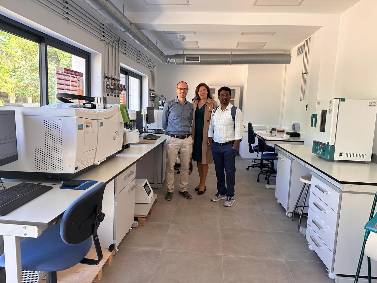 🗣️Gracias al Dr. Sudarsanam Putla por su visita a <a href="/IQUEMA_/">IQUEMA</a> y por compartir una ponencia inspiradora sobre el reciclaje de plásticos y biomasa con nanocatalizadores.
Una jornada de ciencia, intercambio y futuro sostenible.
¡Seguimos! 
#IQUEMA #UCO