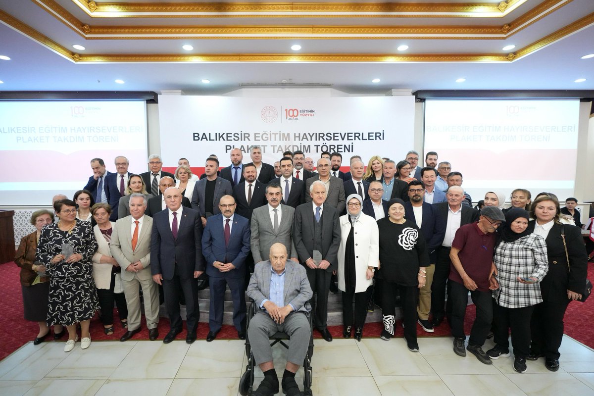 Murat Demir (@murat69_demir) on Twitter photo Bakanımız Sn. <a href="/Yusuf__Tekin/">Yusuf Tekin</a>'in teşrifleriyle, Balıkesir’imize değer katan hayırseverlerimizi onurlandırdığımız anlamlı bir akşam yemeği ve plaket törenini büyük bir katılımla gerçekleştirdik. Ayrıca Sn. Bakanımız Balıkesir’e yeni yatırım müjdesi vererek bizleri mutlu etti. Bakanımız Sn. <a href="/Yusuf__Tekin/">Yusuf Tekin</a>'in teşrifleriyle, Balıkesir’imize değer katan hayırseverlerimizi onurlandırdığımız anlamlı bir akşam yemeği ve plaket törenini büyük bir katılımla gerçekleştirdik. Ayrıca Sn. Bakanımız Balıkesir’e yeni yatırım müjdesi vererek bizleri mutlu etti.