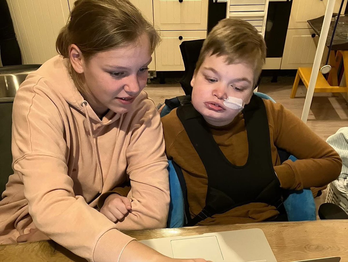 Hanna.
17 jaar geleden werd ik voor het eerst echt vader.
Ik was het al een beetje maar nog niet officieel.
Onze Hanna is geboren op de trouwdag van mijn moeder.
Wat ben ik trots , gelukkig en dankbaar dat ik jou papa mag zijn.