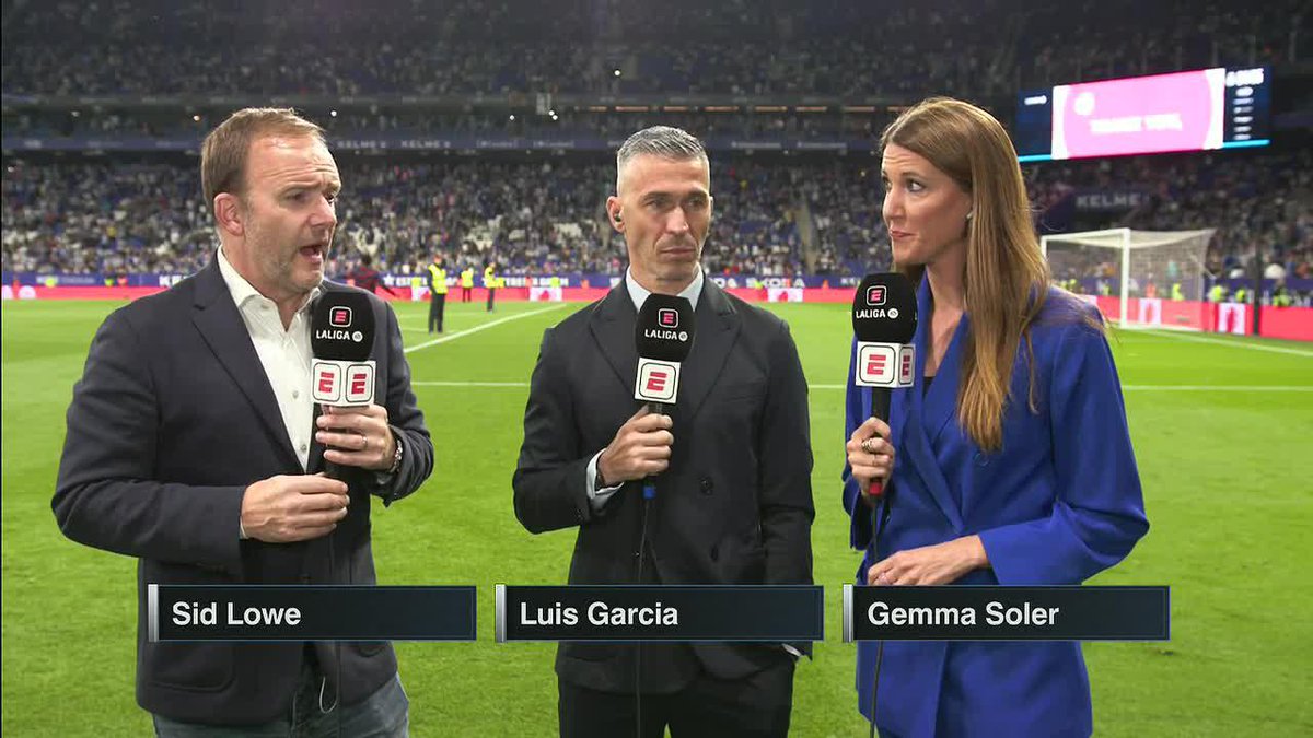 Sid Lowe junto al campo para ESPN.