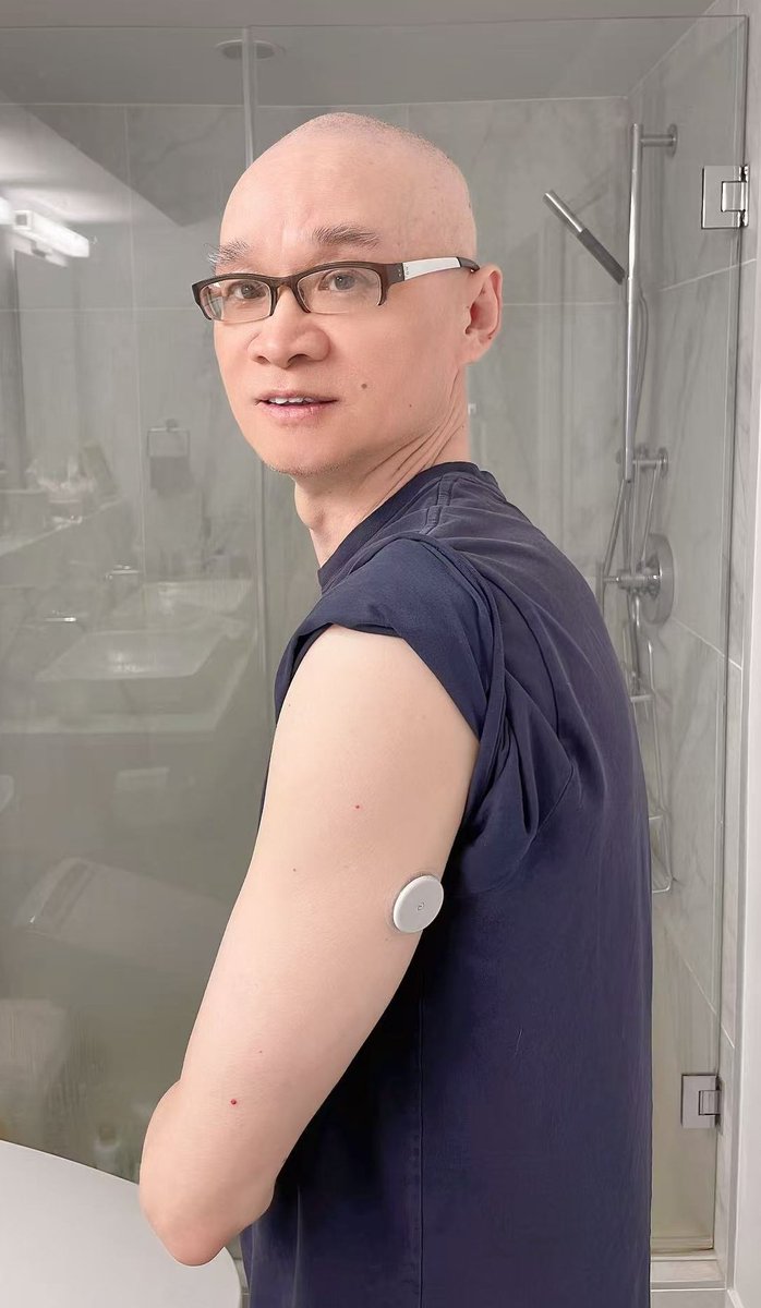 👨‍💼 CEO is also Chief Quality Officer, Testing Meals Every Day
At Sugarless, I wear two hats: CEO and Chief Quality Officer.
Every single day, I personally test our meals using a Continuous Glucose Monitor (CGM)—on myself. I don’t just rely on labels or nutrition data.