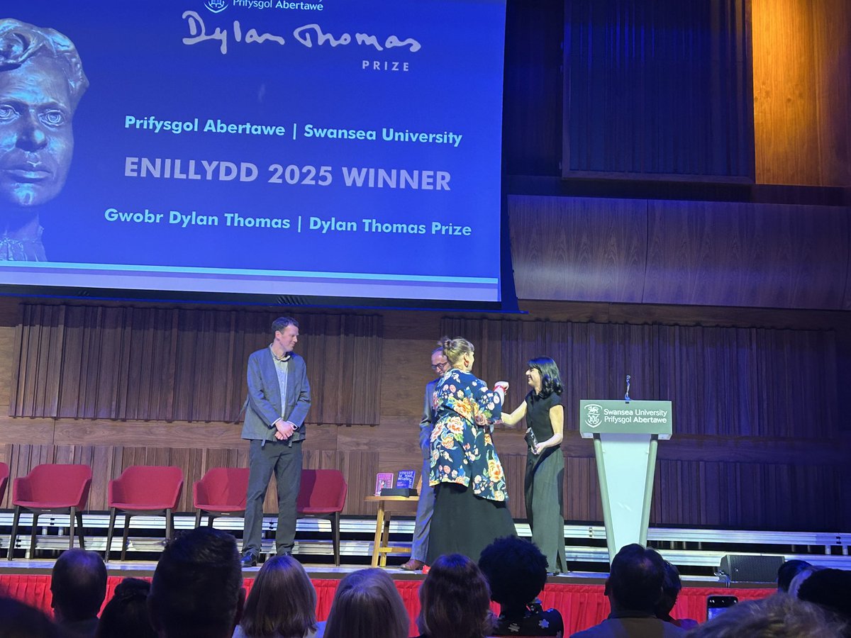 Elena Schmitz (@el_schmitz) on Twitter photo Great to be in Swansea for <a href="/dylanthomprize/">dylanthomprize</a> tonight.
Huge congratulations to the winner Yasmin Zaher! 🎉🥳
#SUDTP25 Great to be in Swansea for <a href="/dylanthomprize/">dylanthomprize</a> tonight.
Huge congratulations to the winner Yasmin Zaher! 🎉🥳
#SUDTP25