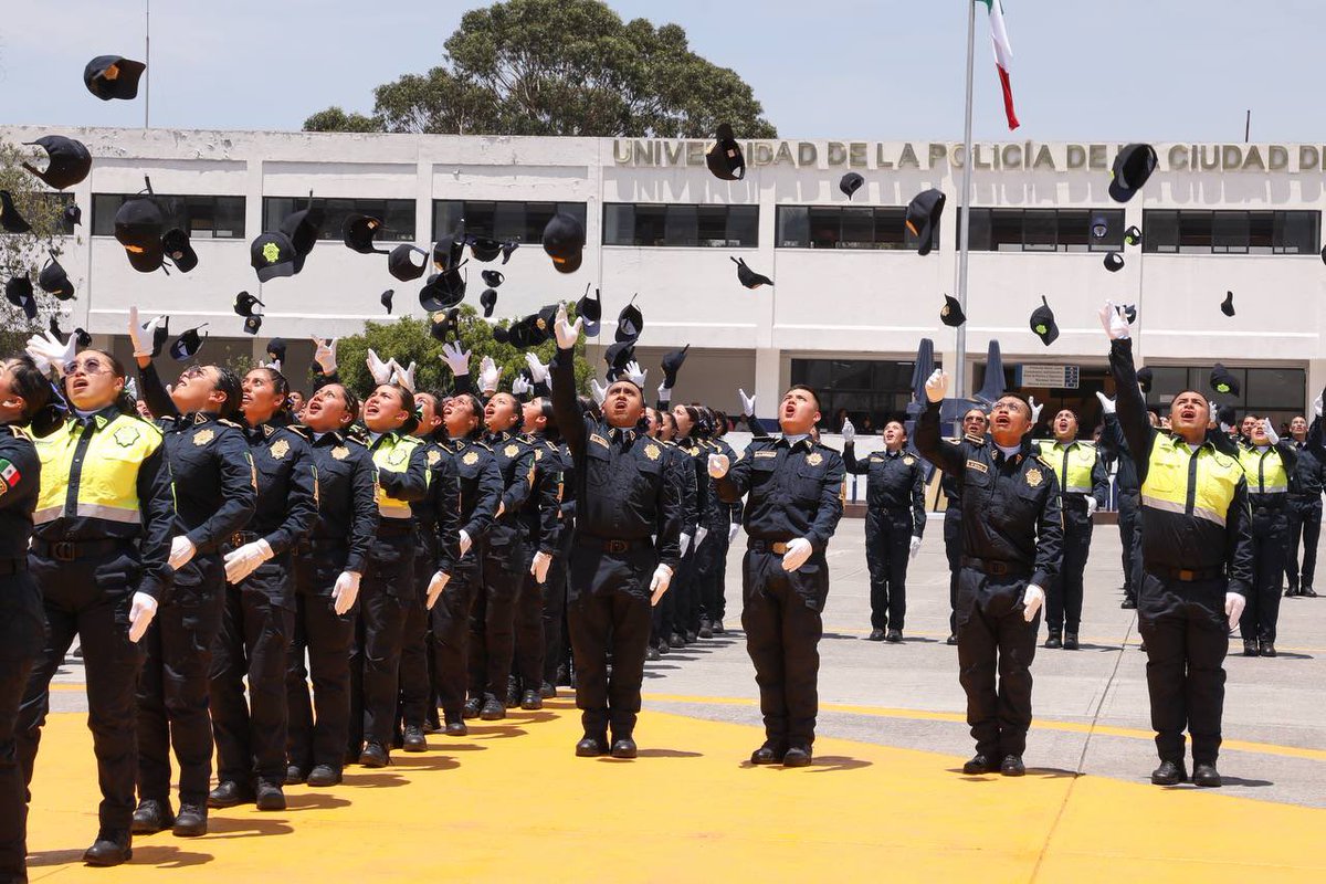 guerrerochipres's tweet photo. Desde el @C5_CDMX reiteramos nuestra alianza y trabajo en equipo para la atención de delitos y emergencias, gracias al monitoreo y coordinación de reportes al 9-1-1 
#C5CorazónDeLaCDMX https://t.co/M9H07EdvWJ