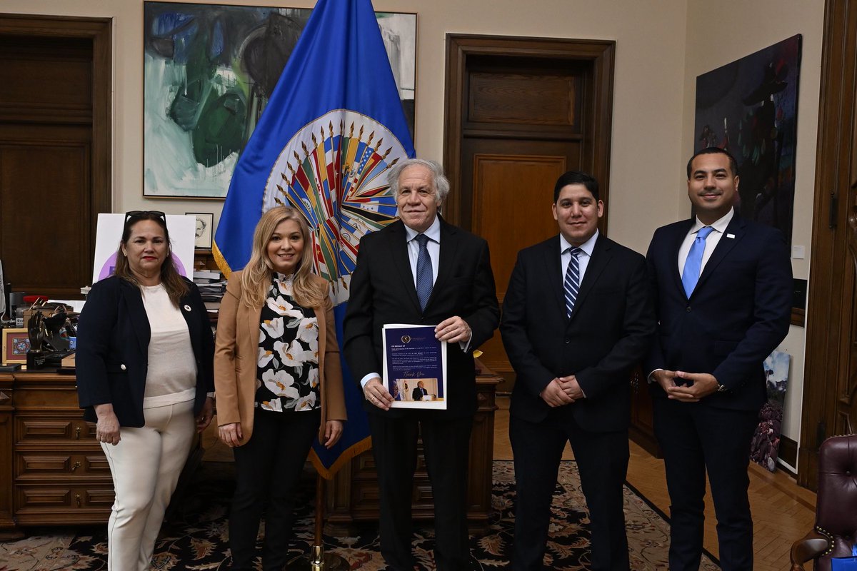 Luis Almagro (@almagro_oea2015) on Twitter photo Honrado de recibir la visita de Youth and Democracy <a href="/YDintheAmericas/">Youth & Democracy in the Americas</a> y de la carta de agradecimiento que me dirigieran. Siempre ha sido fundamental trabajar juntos para fortalecer el papel de la juventud en las democracias de las Américas. Honrado de recibir la visita de Youth and Democracy <a href="/YDintheAmericas/">Youth & Democracy in the Americas</a> y de la carta de agradecimiento que me dirigieran. Siempre ha sido fundamental trabajar juntos para fortalecer el papel de la juventud en las democracias de las Américas.