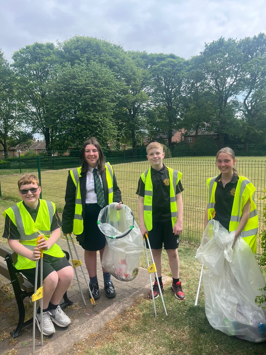 EDA superstars keeping the local community clean and tidy. Well done to our Eco Queen Miss Dormer for her great work in this and thank you to our superstars who give back to the community #weareEDA
