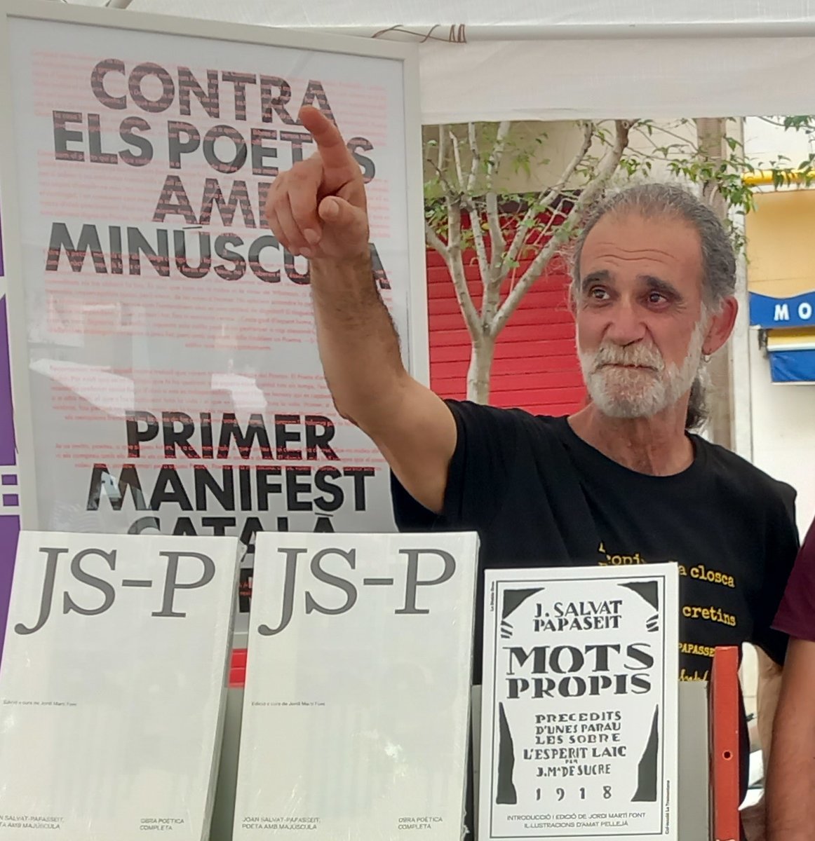 Xavi Caixal, vida, llibres i anarquia

blocs.mesvilaweb.cat/jordimartif69/…