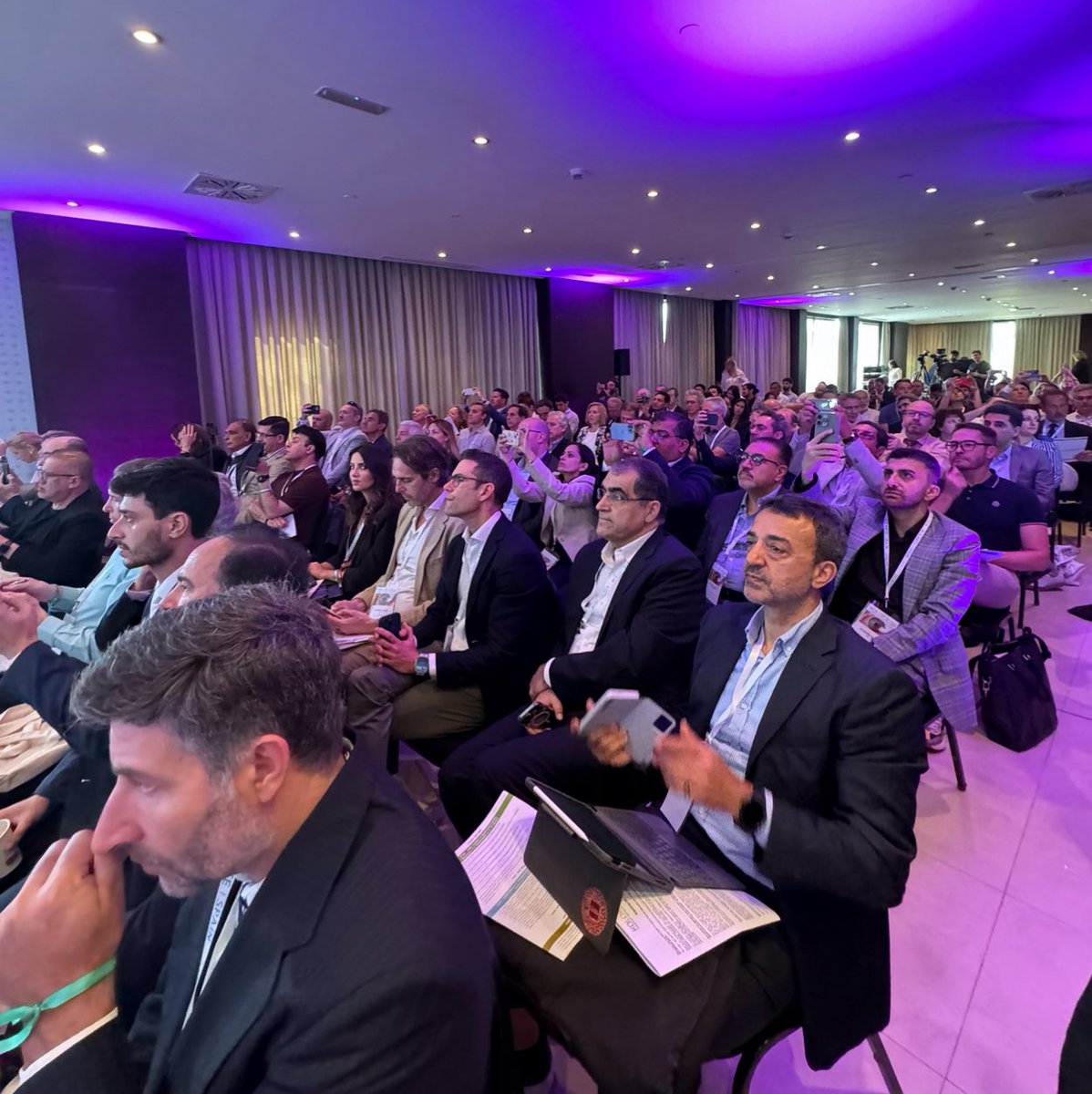 KOLORCongress's tweet photo. 🚨Eye Color Change: Breaking Taboos on May 30 and 31

⏳For + 20 years : #keratopigmentation is the safest technique to change #eyecolor 

❔But why so much controversy? During KOLOR Congress in Dubai, join the passionate debate : every opinion is welcome!

So Join us! #science https://t.co/vBbe9vTdpP