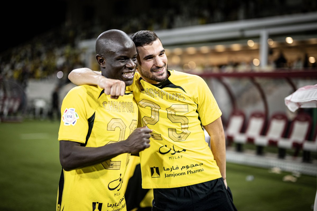 SPL's tweet photo. احتفال النمور 🐅

 أبطال #دوري_روشن_السعودي 🏆
 
@ittihad https://t.co/HXe5HpnAWd