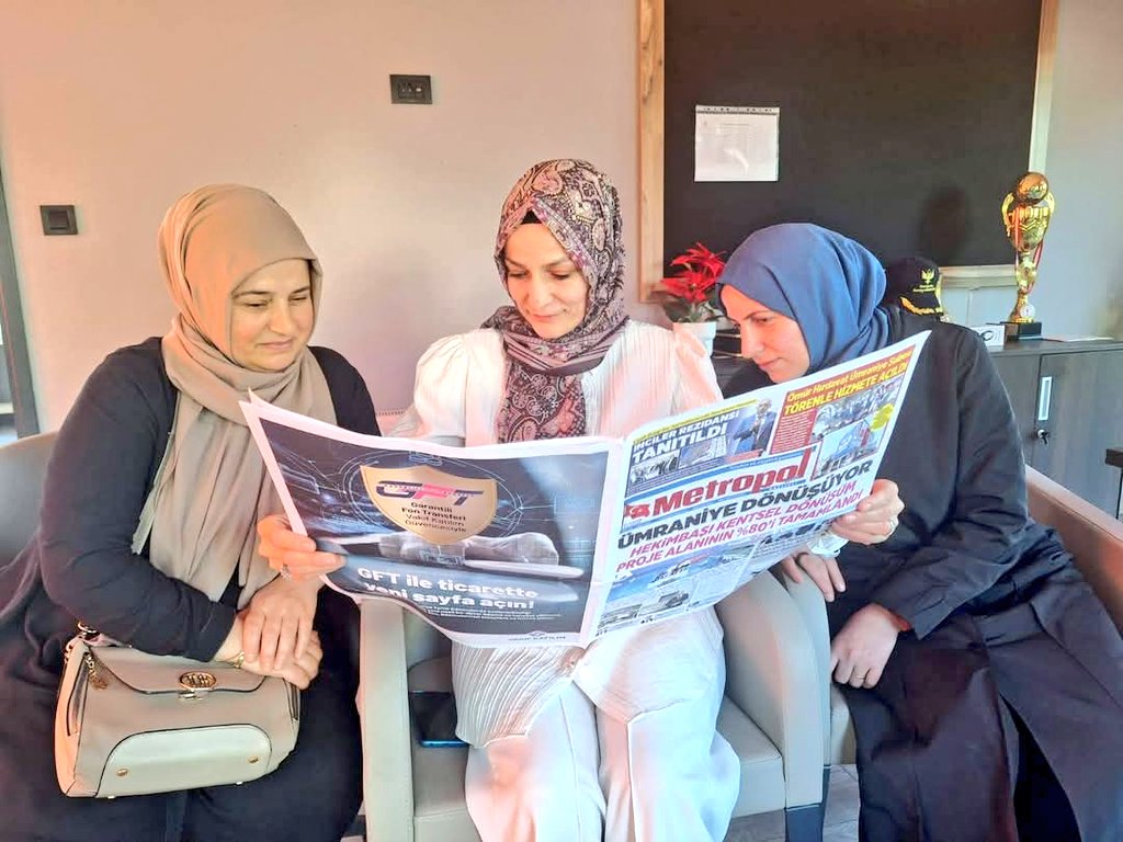 Ümraniye'nin sevilen marka gazetecileri, değerli  @huseyinyelkenci ve @mahmutboydak ile Atatürk mahallemizin sevilen muhtarı @ayselosmanagaoglu ziyarette bulunduk. Ziyaretimize Mahalle teşkilat arkadaşlarım eşlik ettiler.
Herbirine teşekkür ederim.