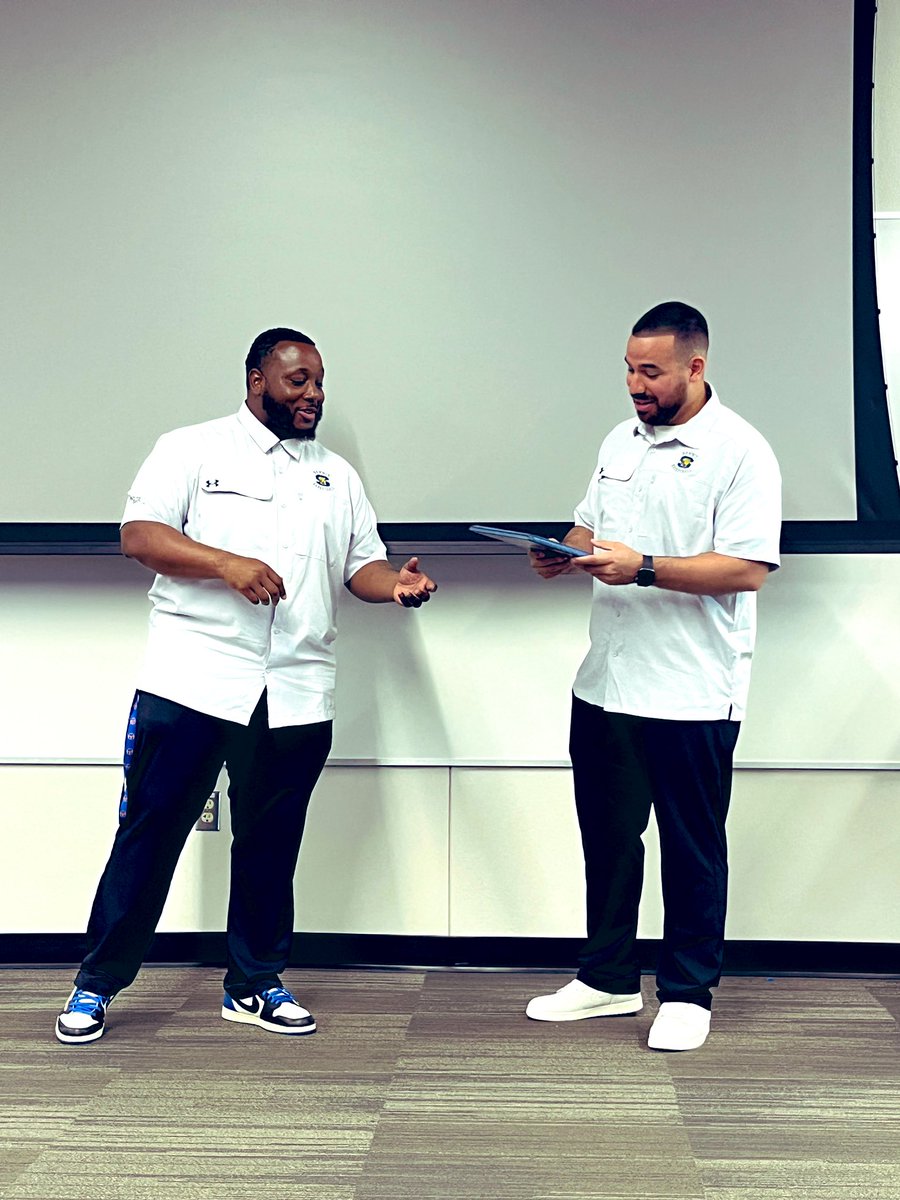 CoachBarona's tweet image. One final gathering with the 24-25 State Champions. We made memories that will last a lifetime, and I’m truly blessed to be part of this journey with such an incredible group. Huge thanks to the coaches, players, and parents who made this season unforgettable. Now GO RUN IT BACK!