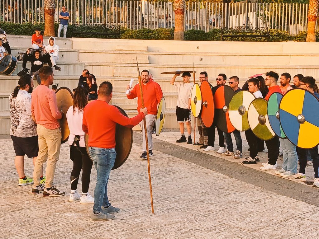 🎭Últimos ensayos antes de la escenificación del sábado.

👏🏻Mañana arranca la VI edición de Rus Tierra de Visigodos.

#Rustierradevisigodos #rustierradevisigodos #rusvisigodo