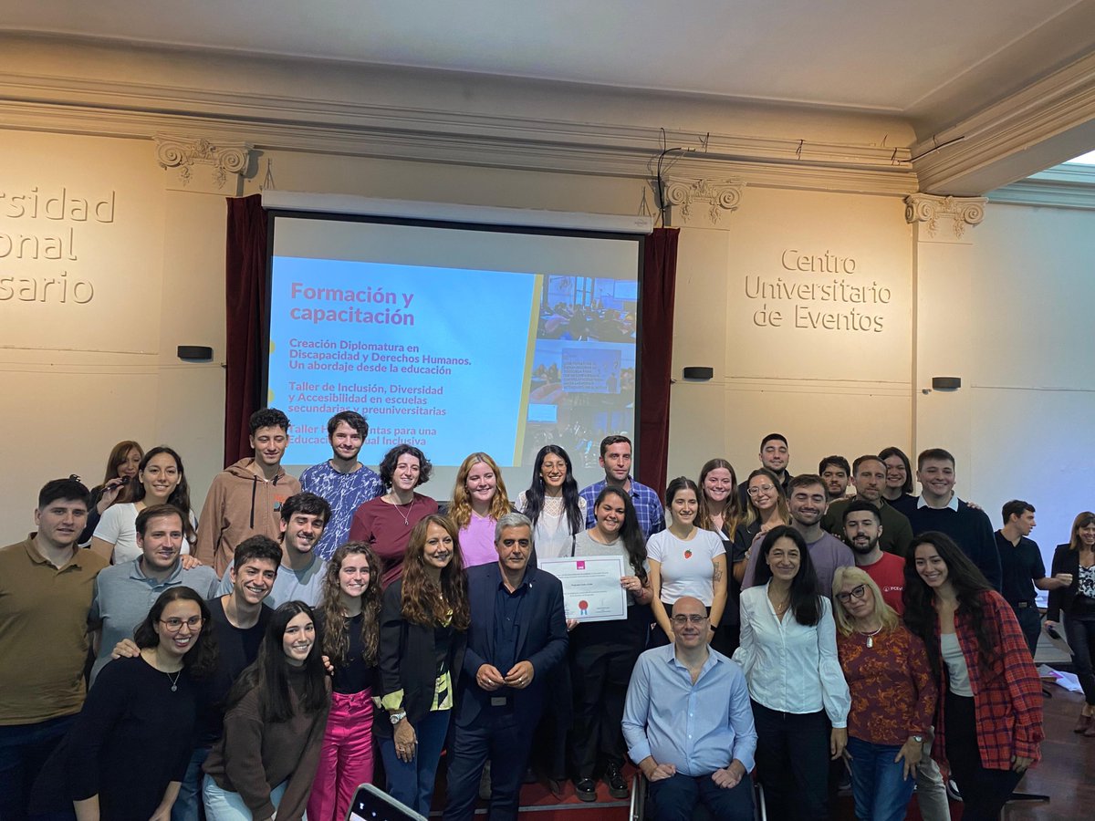 Hoy se creó en nuestra UNR el Día Universitario de la Accesibilidad, acto en el cual se reconocieron a estudiantes comprometidos con la temática 👏🏽