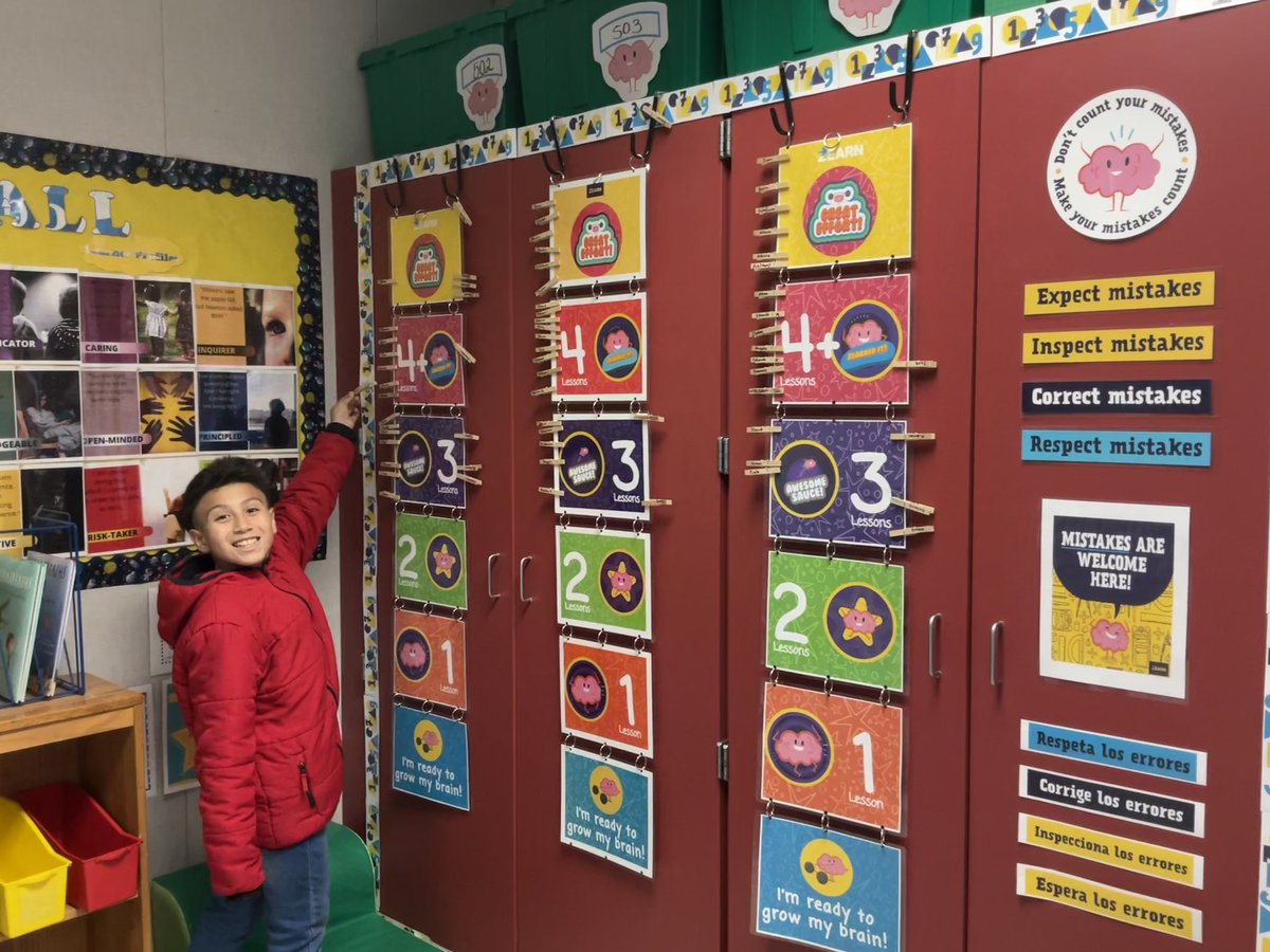 Chris_ARamos's tweet photo. Our legendary Zearners continue to elevate their learning to new heights 🚀. Cheers to an unforgettable 5th grade Zearning journey that sets the standard for excellence and growth! 👏🏽🥳 @hisd_SRE #SRE23 #JordanYear 🏀 https://t.co/mgcIU888Iq
