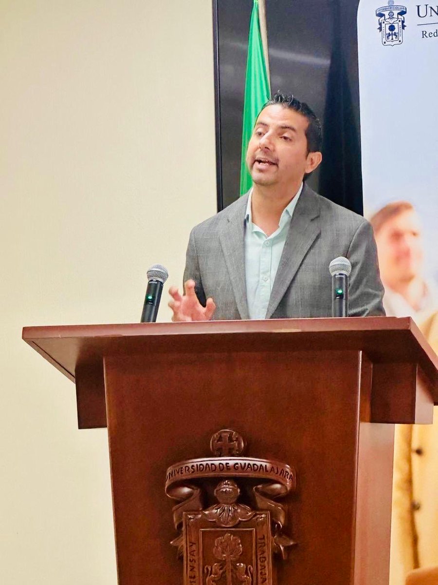 Feliz día del maestro 👨‍🏫. Ser maestro significa más que enseñar; es ser guía, facilitador de conocimiento e impulsor de los estudiantes.
La docencia es una de mis actividades que más me apasionan. 
Ya más de 20 años de mi primer grupo, donde no termino de aprender de cada alumno.