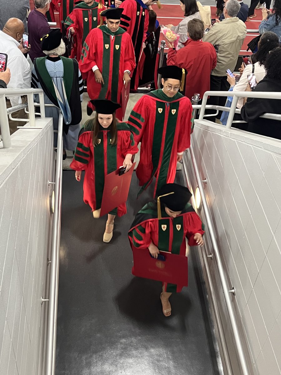 After reciting the Oath of the Scientist and the Oath of Hippocrates, our students have officially graduated. Congratulations to the class of 2025!