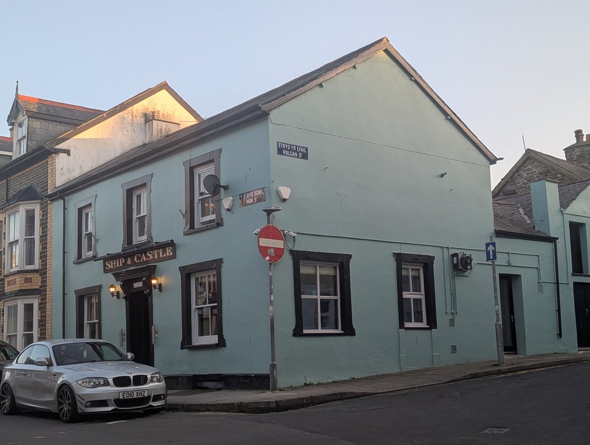 Cymro (@pubscymru) on Twitter photo Peint da o #NowtButStout gan <a href="/TMBCuk/">ThirstyMooseBrewingco.</a>
Bragdy newydd i mi 👍🍻🍻🍻
Dewis da o gwrw yn y #ShipandCastle #Aberystwyth Peint da o #NowtButStout gan <a href="/TMBCuk/">ThirstyMooseBrewingco.</a>
Bragdy newydd i mi 👍🍻🍻🍻
Dewis da o gwrw yn y #ShipandCastle #Aberystwyth