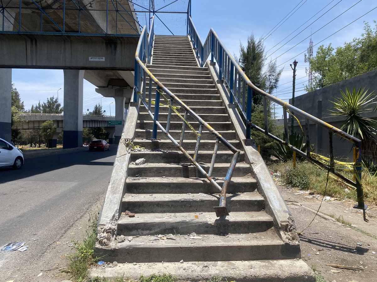 Puentes peatonales nivel: México mágico. 🇲🇽😓 
(Autopista México-Puebla)