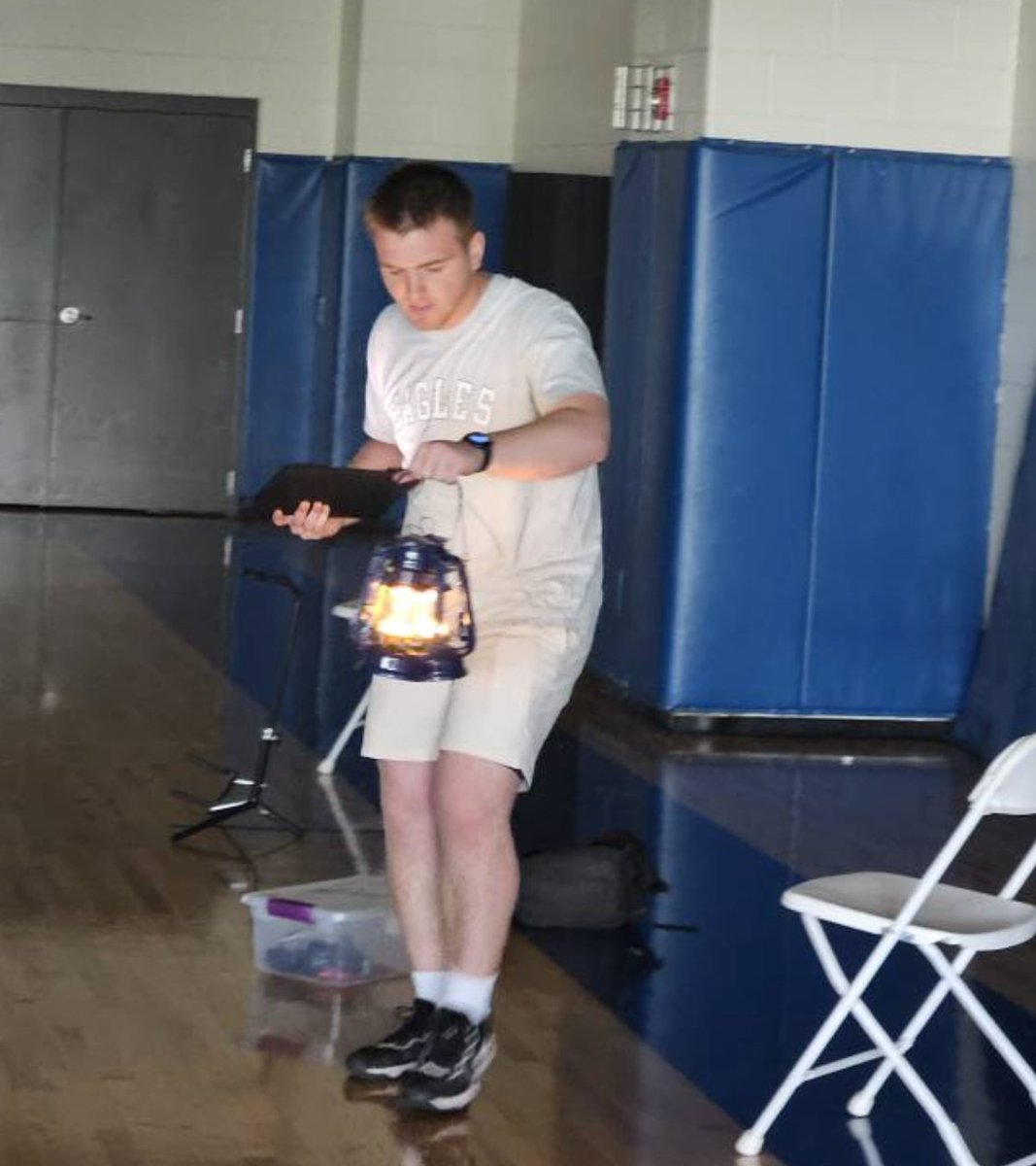 SCA Junior Aidan Cummings shared with the EE students in Chapel about how Jesus is the Light to our path,so we don't need to worry or be afraid. Jesus "said, 'I am the light of the world.Whoever follows me will never walk in darkness, but will have the light of life.'" John 8:12