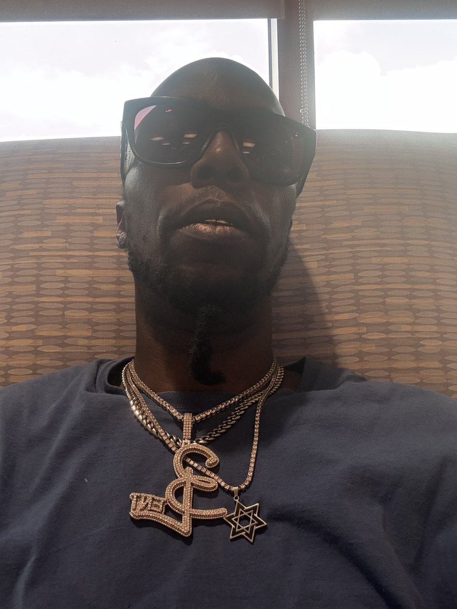 bluntology's tweet photo. On my chillaxe sh!t https://t.co/pjL9GLIpMH