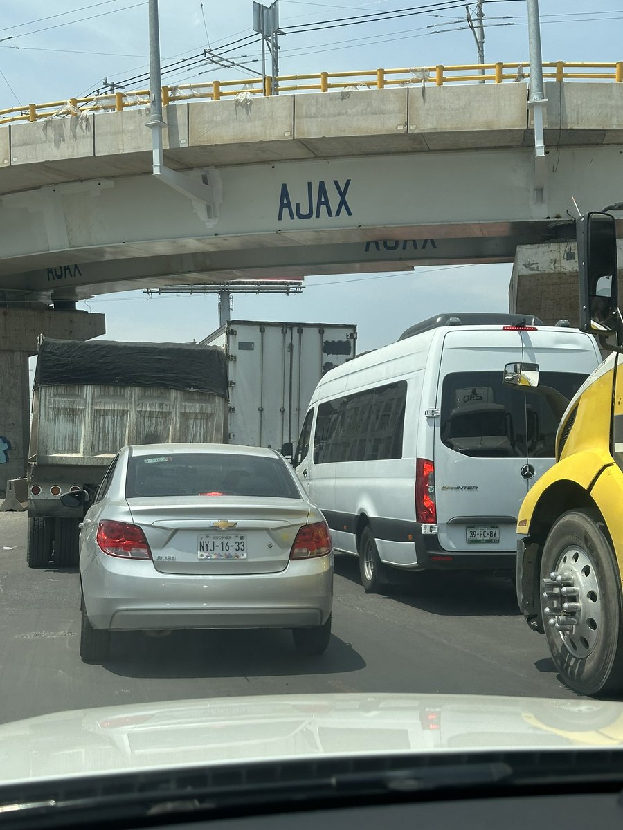 Gracias a las pend@j@s obras del <a href="/PartidoMorenaMx/">Morena</a>  el tráfico en el oriente del #EstadoDeMéxico  está desquiciado todos los días! 
🚨 🚨 
El #TrolebusSantaMarthaChalco con un costo de más de ONCE MIL MILLONES DE PESOS es un monumento a la corrupción e ineptitud de Morena! 👉🏻 🐀