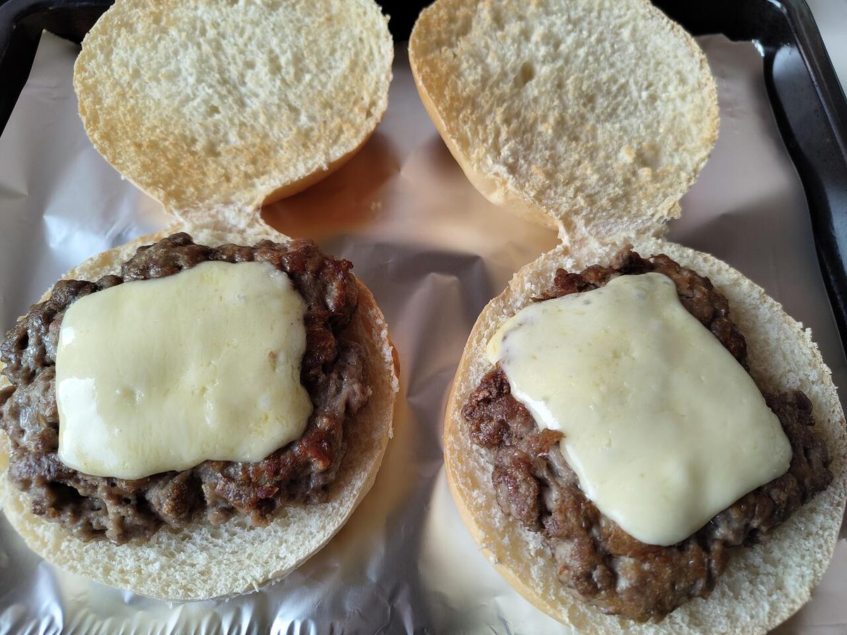 gamefamex's tweet image. Simple but effective... 
👉 amzn.to/3ILCEu6
#ad #SimpleButEffective #Minimalism #Efficiency #LifeHacks #CleanDesign #foodie #burgers #cooking #fastfood #trending #sandwiches #yum #foodpoll