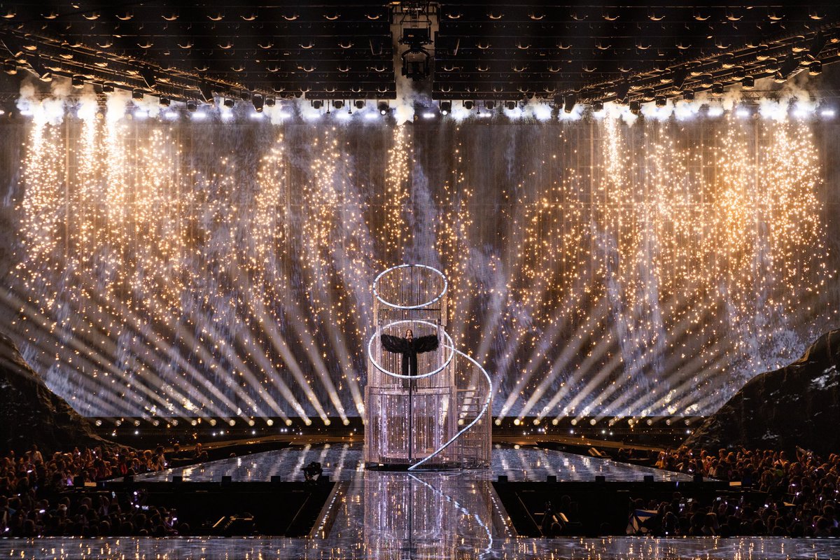 Hace menos de 2 años sobrevivió a la masacre de Hamás en el festival de música Nova.

Hoy canta al mundo con nuestra bandera en alto 🇮🇱.

Esto es resiliencia.
Esto es fuerza.
Esto es luz y amor.

Ella es <a href="/YuvalRaphael_IL/">Yuval Raphael</a> 💙🇮🇱

📸 EBU