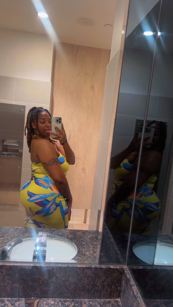 _SINsational__'s tweet photo. Here’s to my new life as a Pacific Islander 🏝️ this life agrees with everything but my locs 🫠 https://t.co/ID386ythYc