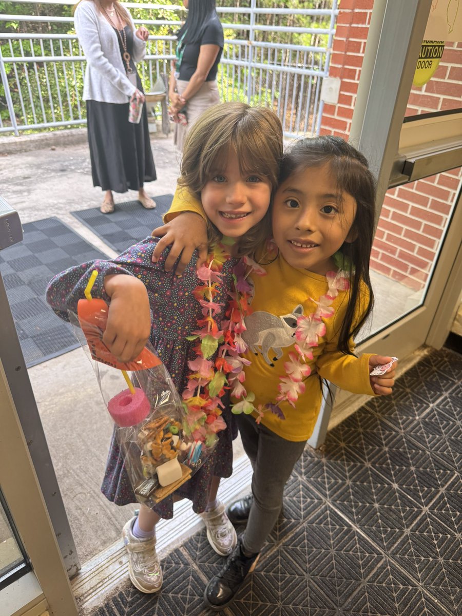 Athena Cira tweet media