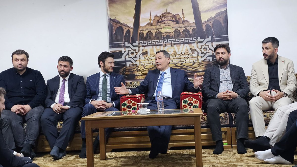 İ. MELİH GÖKÇEK 💪

Yıllar geçse de davasından, mücadelesinden bir adım geri durmayan, 

Gençlerimize adeta gençlik aşısı aşılayacak dirilikte motivasyonunu koruyan,

“VELHASIL” programımızda bizlere vakit ayıran,

Geçmişten günümüze samimi duygularla tecrübelerini aktaran