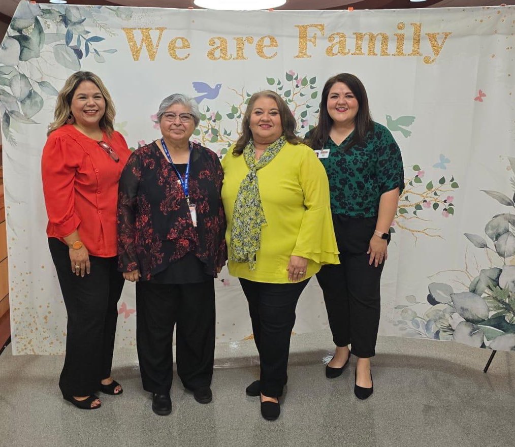 LFCISDFamEngage's tweet image. ESL Awards & Recognition for @LosFresnosCISD Ps. Celebrating Parental Achievements! Thank you Mr. McDonough (@jmcdonough33), Chef Obregon (SFE) & Nurse Davis (@lfnursing) for your message to Ps.