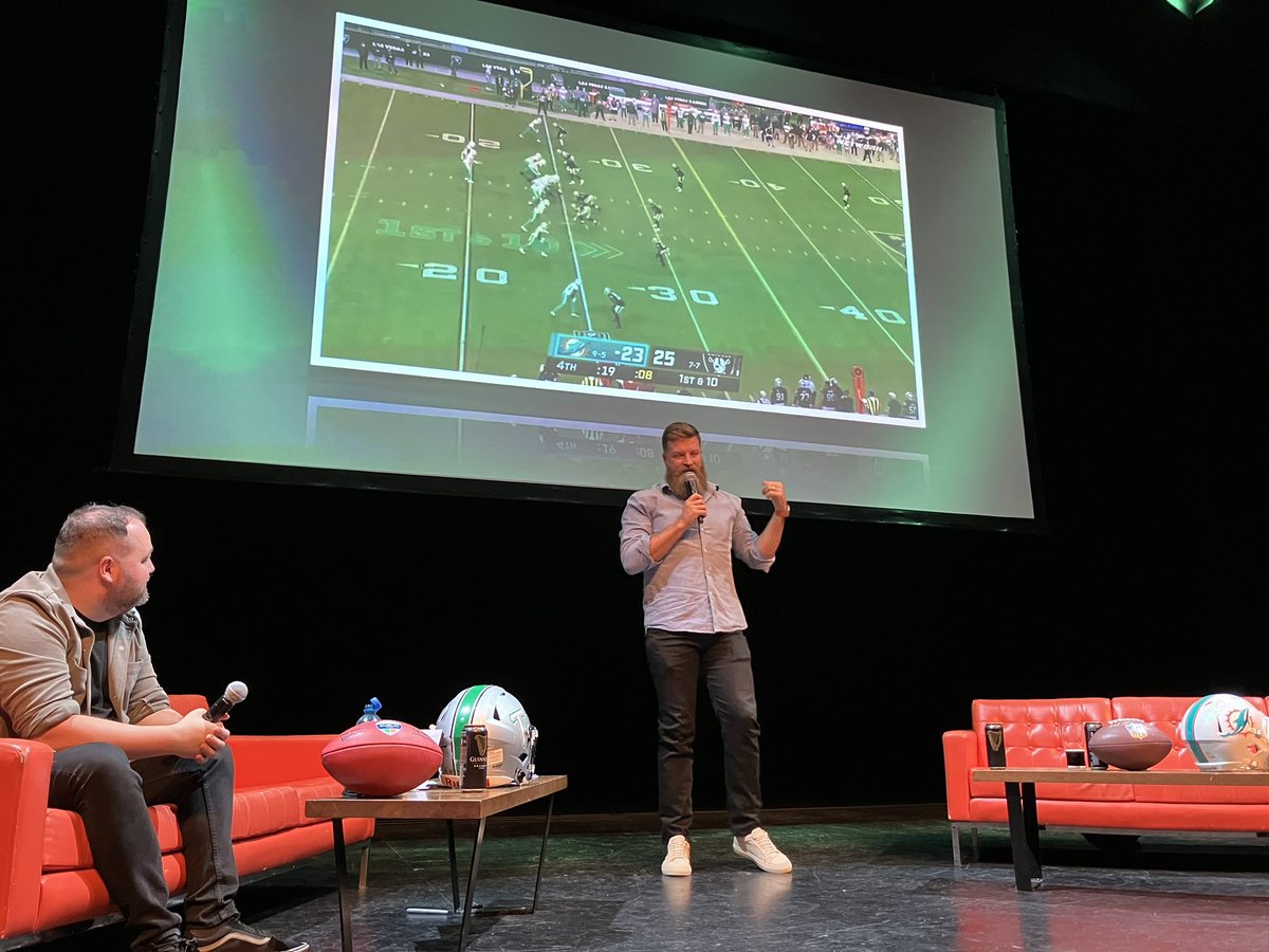 Seeing the man himself break down this play, that made me jump around in the living room at 4 in the morning one Xmas, was pretty cool! Thanks <a href="/FitzMagic_14/">Ryan Fitzpatrick</a> <a href="/neilreynoldsnfl/">Neil Reynolds</a> <a href="/McQuaidNFL/">Michael McQuaid</a> , great night! #PhinsUp