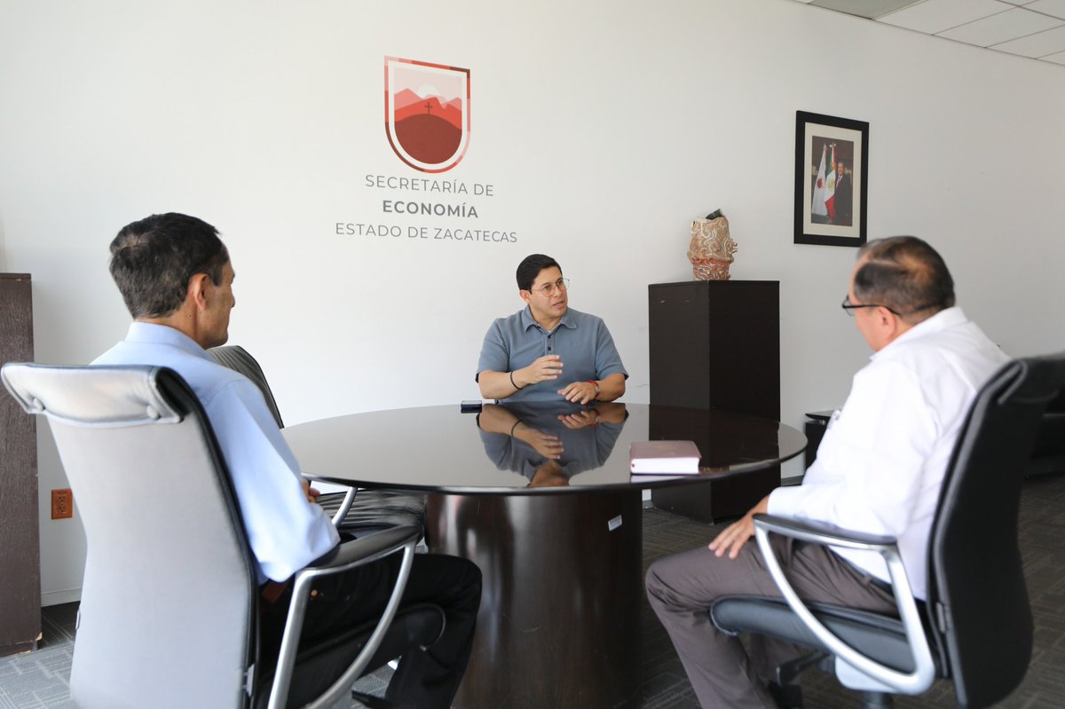 Tuve el gusto de recibir a don Jesús Álvarez, productor y exportador de tuna y nopal del municipio de Pinos.

Para nosotros, es fundamental seguir apoyando a personas como él, que, con su trabajo y esfuerzo, impulsan el desarrollo del campo y fortalecen la economía local.