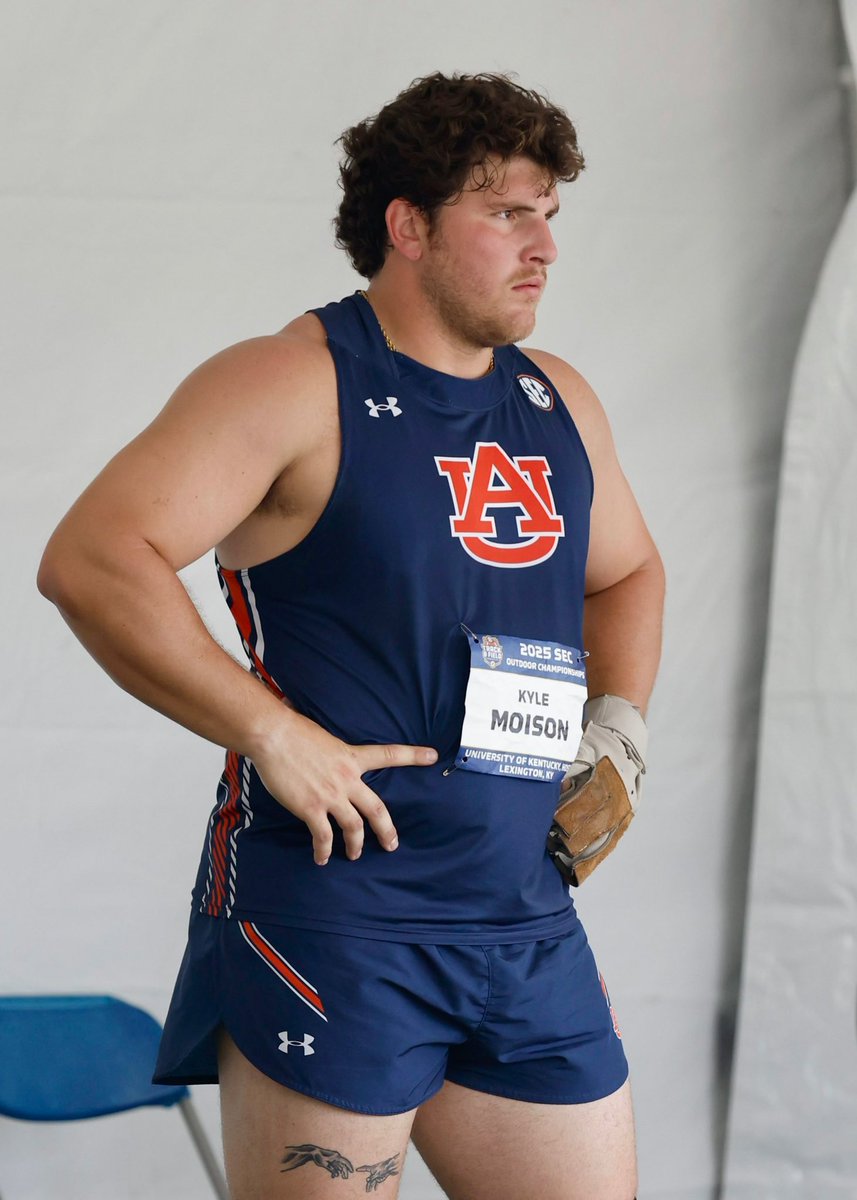 Big efforts from our hammer throw crew 💪

Kyle Moison places fourth in hammer throw with a personal best mark of 67.99m, scoring 5 points. 

Kyle Brown comes in sixth (67.25m), scoring 3 points for the Tigers 

#WarEagle