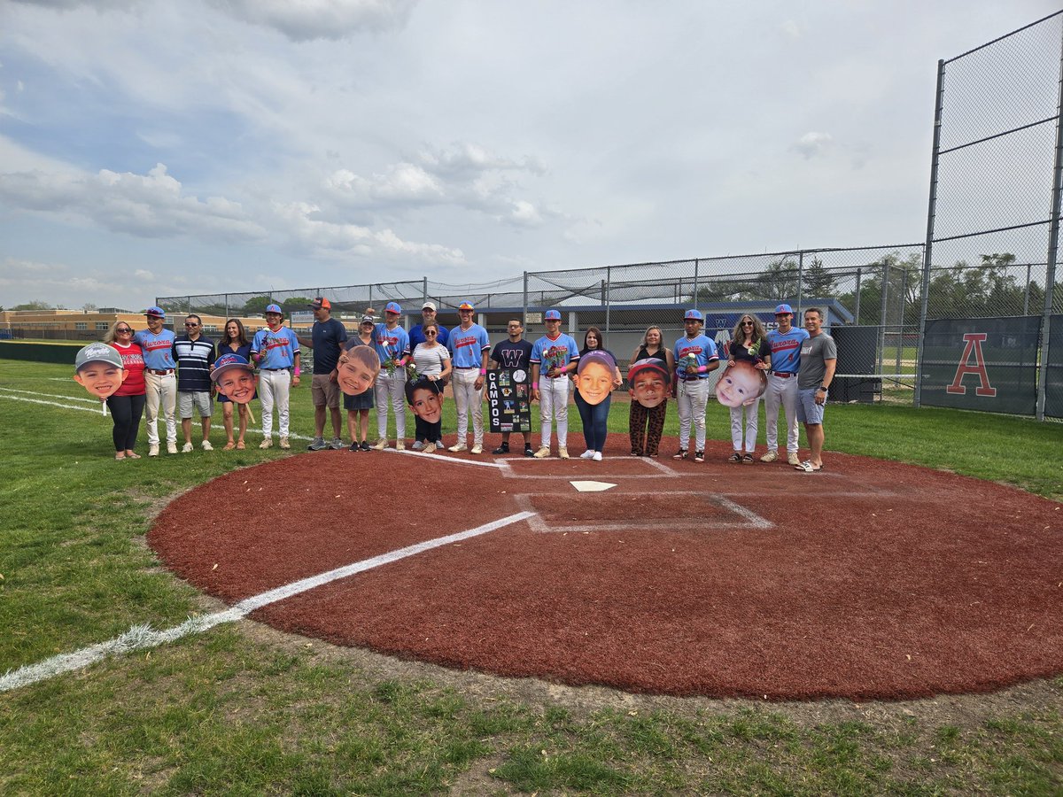 Sr night is underway!!!