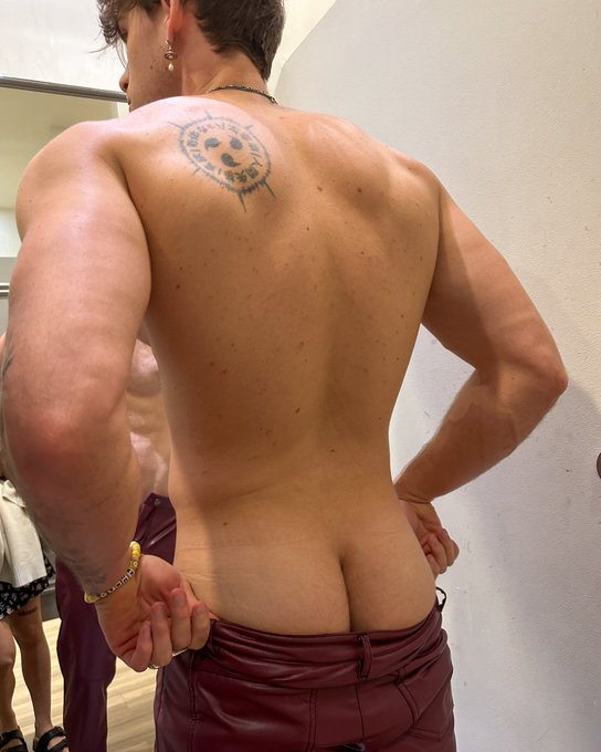 Watch Chase's leaked NSFW photo on TwXstars