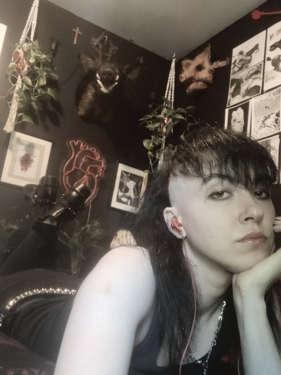 murkbone's tweet image. paint it black 🫵