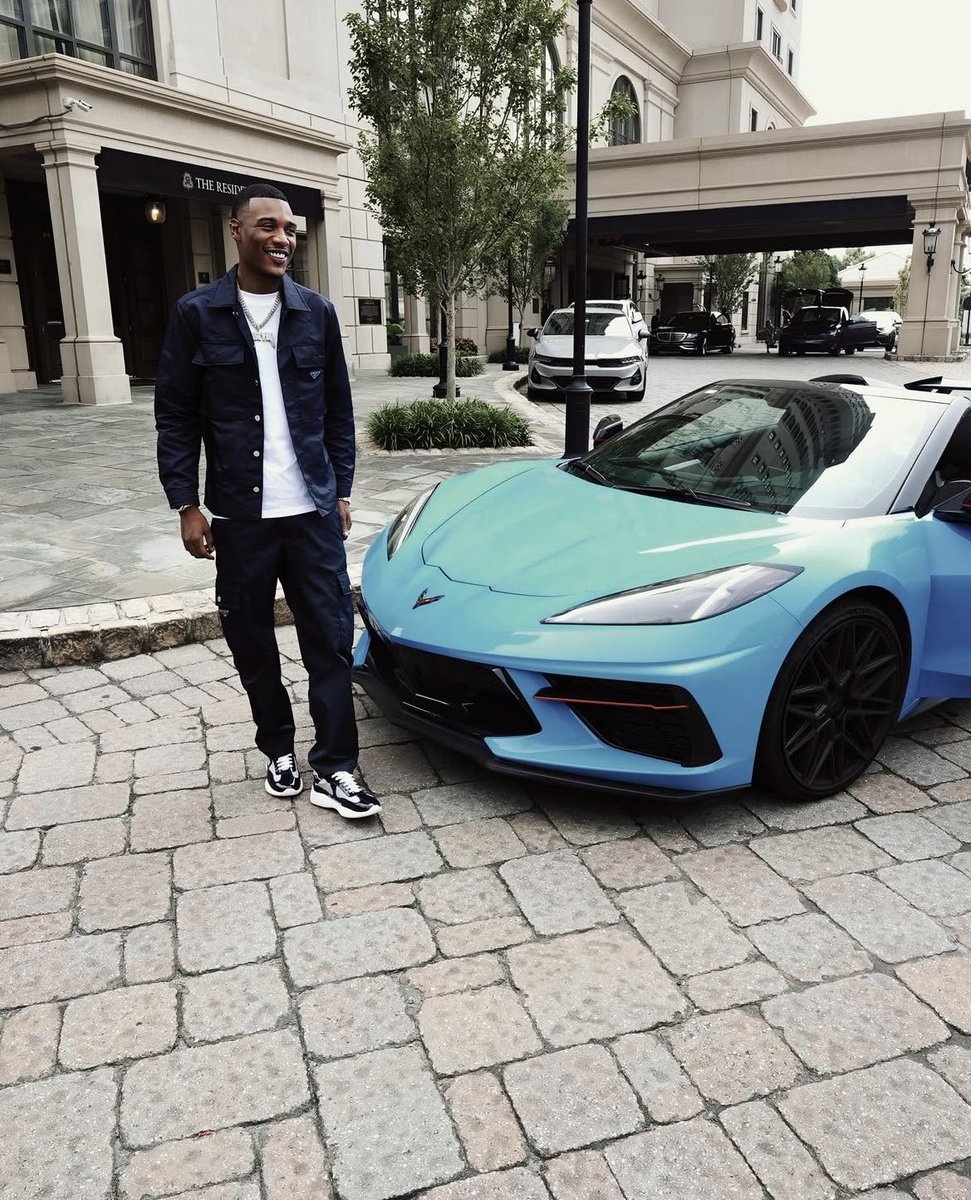 Marissa2628's tweet photo. Day 15 favorite outfit of Arโmonโs
#armonwarren
#moneymay
#18daysofmoney
#teammoney https://t.co/ni7MDgILnz