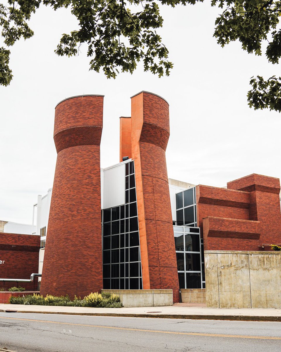 Before it was the Wexner Center, it was the OSU Armory, hosting everything from basketball to military drills. The building was damaged in a fire and demolished in the 50s.

Now, echoes of the Armory remain in the castle-like turrets that surround it. #InternationalMuseumDay