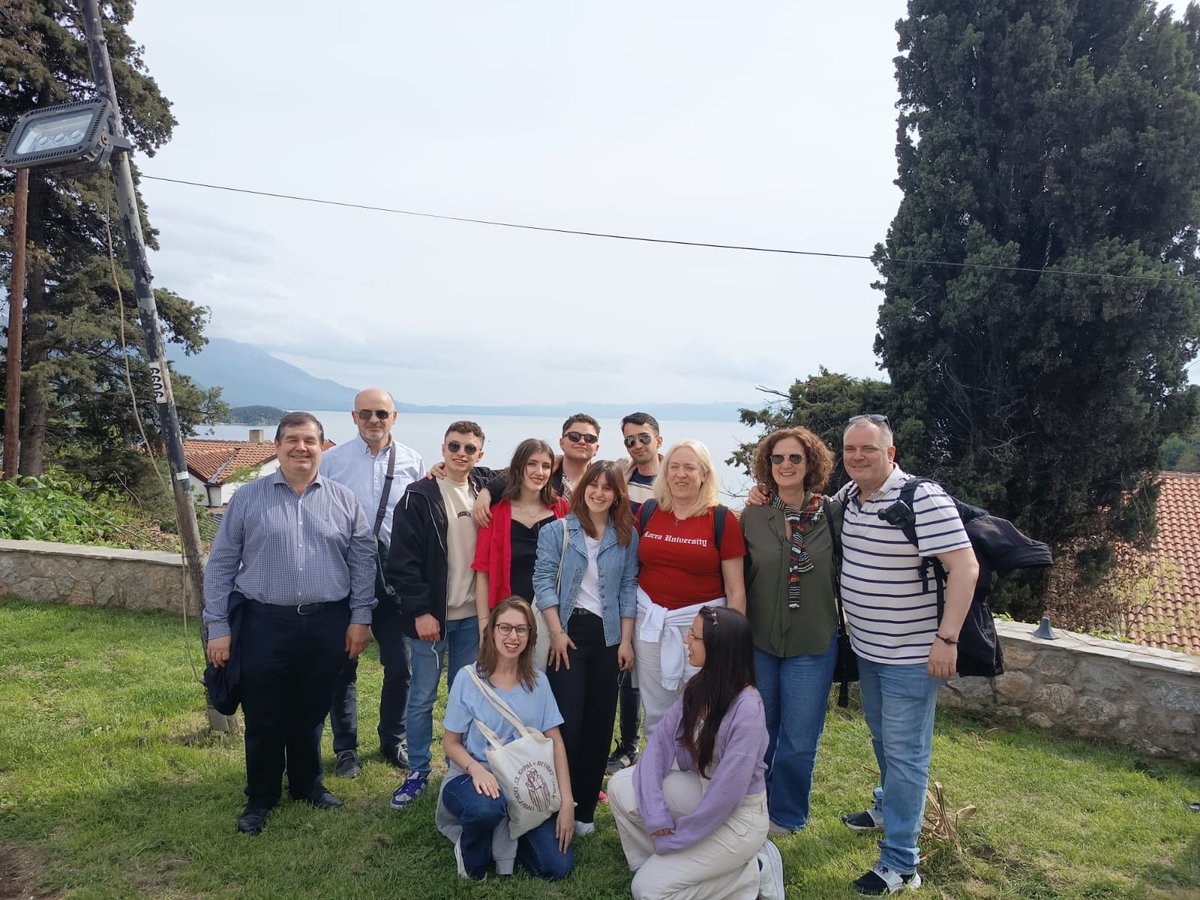ClauMoller0802's tweet photo. Proyecto europeo: EU2SE (European Upskilling of Students for Sustainable Entrepreneurship) 🌅.
UVa-LES @UVa_es  con @Universite_Caen @ulapland 
@UKIMedu  en Ohrid (Macedonia del Norte 🇲🇰). https://t.co/w8kr4ywqfQ