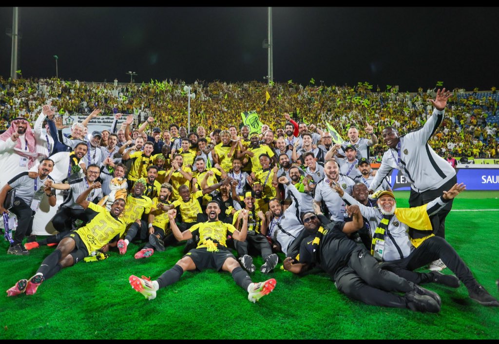 الف الف مبروك للنمور فوز الدوري اللهم لكم الحمد والشكر و عقبال الكأس باذن الله 
💪🏽🐅💛🖤🐅📐
#الاتحاد #بطل_دوري_روشن #النمور #الاتحاد_الرائد