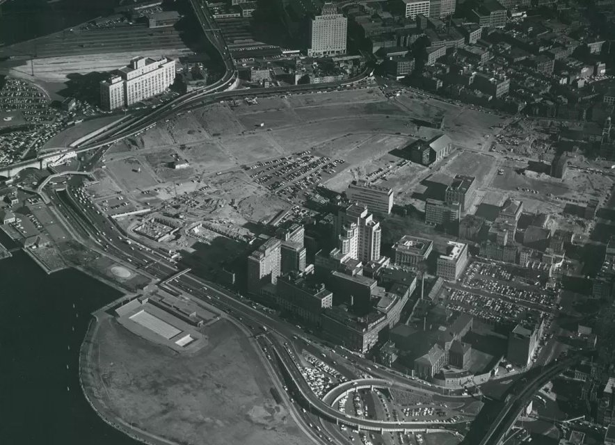 comrade_casey's tweet image. 🇺🇲 American Communists must REVERSE urban renewal—a FASCISTIC project that flattened working-class neighborhoods to make room for parking lots, freeways, and corporate playgrounds.
We must uplift American cities and return them to their former glory.