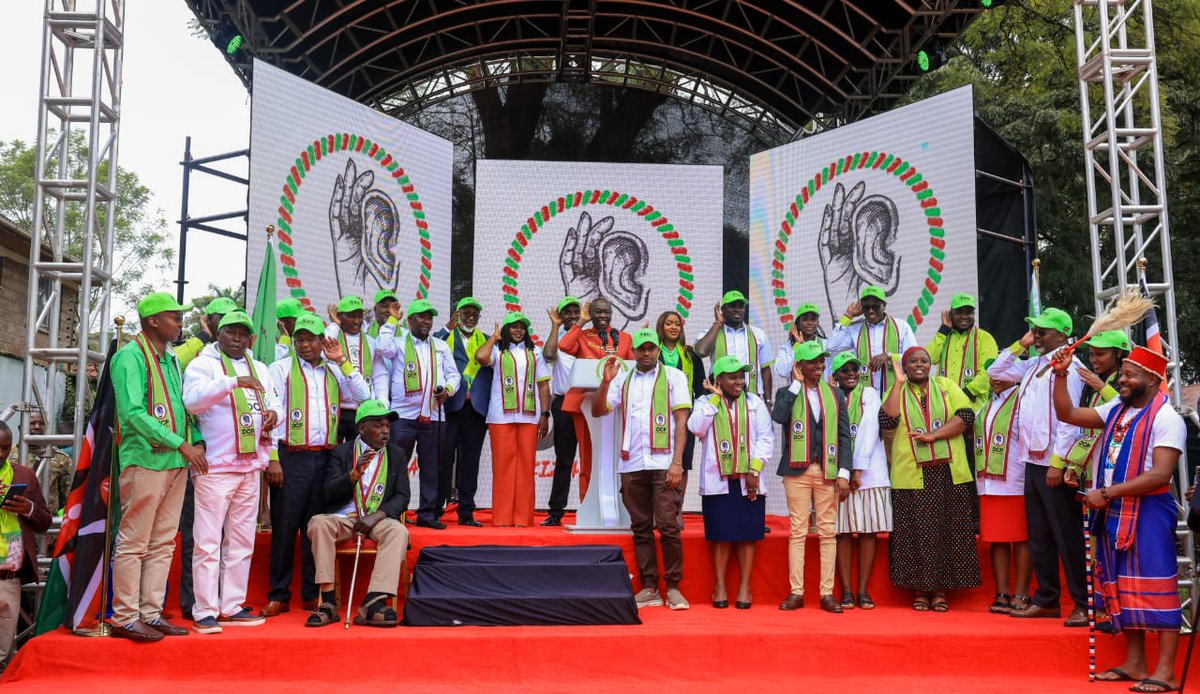 Hawa wafisadi ni mavazi wamebadili maadili ni yale yale. Wanarudia yale yale. Vyama tofauti wanasiasa ni wale wale.Misitu tofauti nyani ni zile zile. last four letters in word
'mheshimiwa' na 'mdhulumiwa' ni MIWA. Mheshimiwa anajua utamu wa sukari bt mdhulumiwa ni mkulima wa miwa